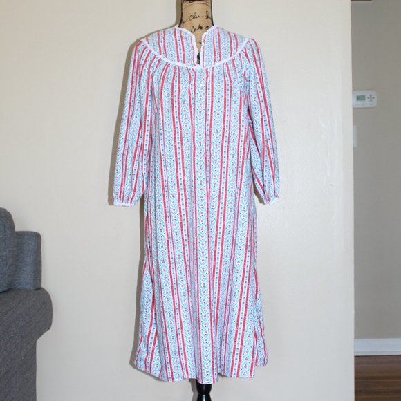 Lanz of Salzburg Other - Lanz of Salzburg Red Tyrolean Hearts Flowers Flannel Nightgown Women's Small